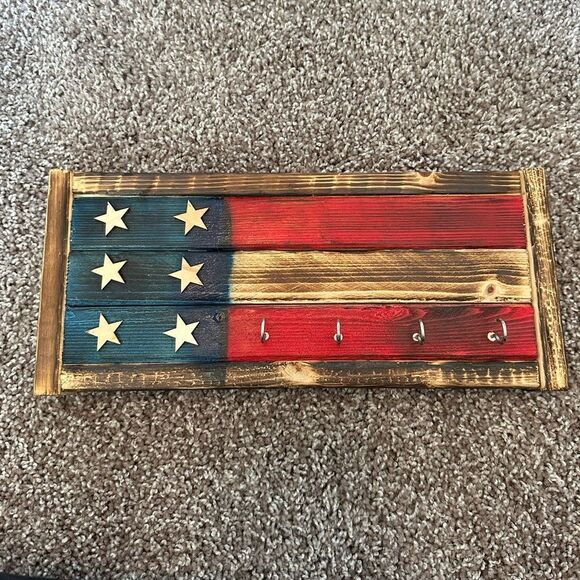 Handmade Rustic American flag Wood Key Holder - Picture 1 of 2